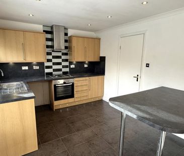 2 bedroom semi-detached house to rent - Photo 6