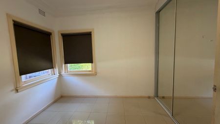 Spacious 4-Bedroom Home with Large Backyard & Separate External Cabin - Photo 2