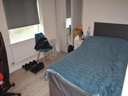 3 bedroom flat to rent - Photo 5