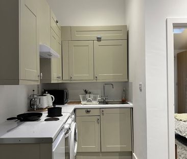1 Bed Bungalow, Roxeth Green Avenue, HA2 - Photo 4