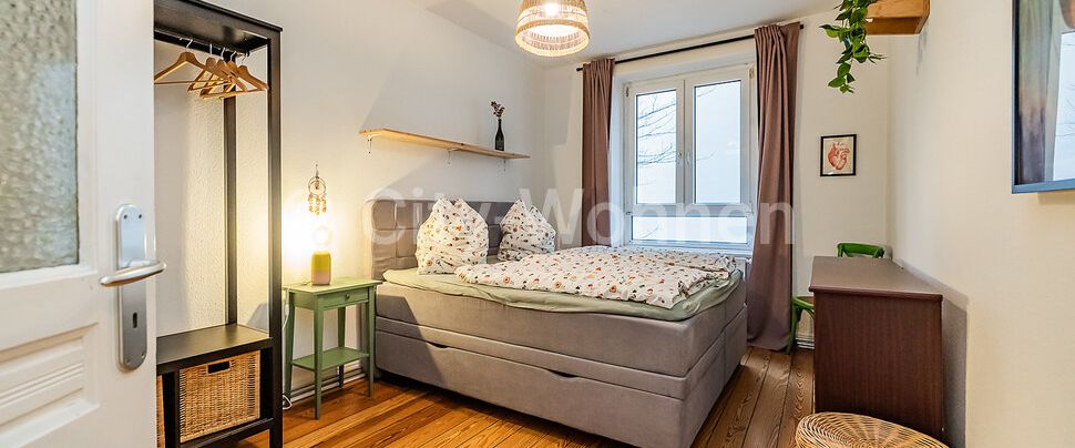 Schöne, voll möblierte 3 Zimmer Altbauwohnung mit Balkon in Hamburg-Barmbek - Photo 1