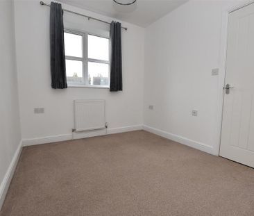 4 bedroom detached house to rent - Photo 3