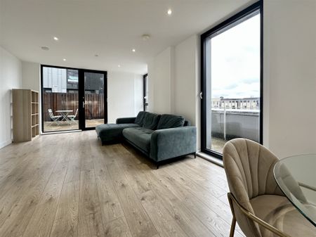 Forrester Way, London - Photo 2