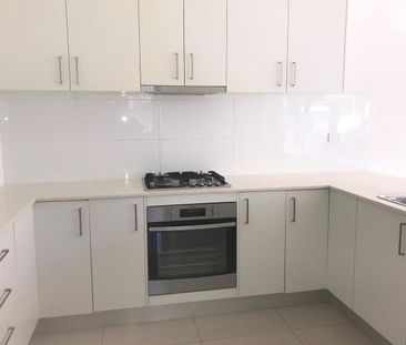 MODERN 2 BEDROOM APARTMENT WITH COURTYARD & LUG - Photo 2