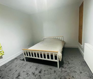 2 bedroom House To Let - Photo 2