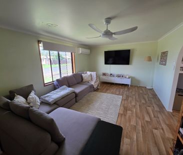 SPACIOUS FAMILY LIVING WITH HUGE YARD & ENTERTAINING AREA IN AVENEL... - Photo 1