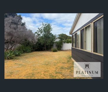 Spacious 4-Bed Room Family Home & Large workshop - Photo 2