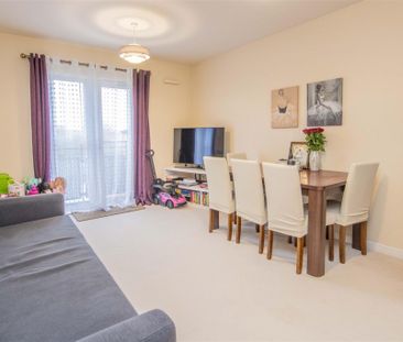 2 bed Flat To Let - Photo 6