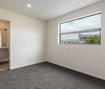 Three-Bedroom Townhouse in Christchurch Central - Photo 2