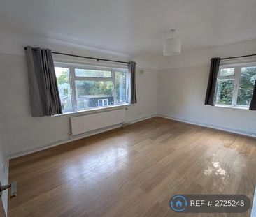 3 bedroom flat to rent - Photo 4
