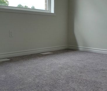 For Lease - 557 Queen Mary Drive, Brampton, Ontario - Photo 4