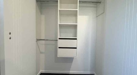 Contemporary Townhouse with Comfort & Convenience - Photo 2