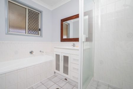 Quiet Cul-De-Sac Four Bedroom Home - Photo 4