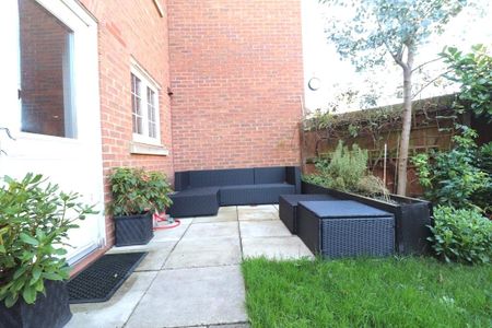 3 bedroom semi-detached house to rent - Photo 4