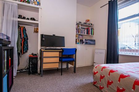 Ideal for its close proximity to town! - Photo 3