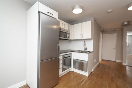 730 St Clarens Avenue - Photo 4