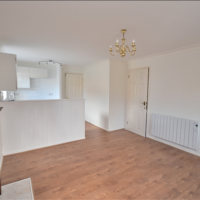 2 bedroom ground floor flat to rent - Photo 1