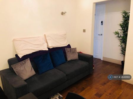 1 bedroom in a house share to rent - Photo 4