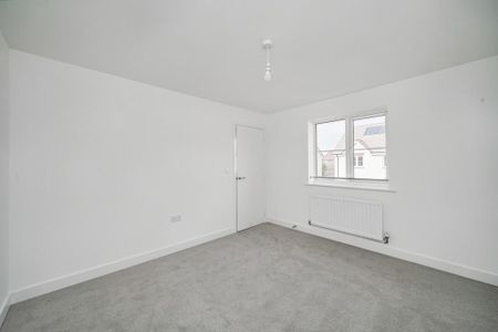 4 bedroom detached house to rent - Photo 4