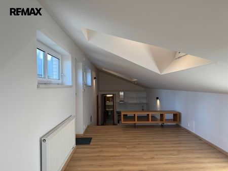 Pronájem bytu 1+kk v osobním vlastnictví 46 m², Praha 5 - Smíchov - Photo 2