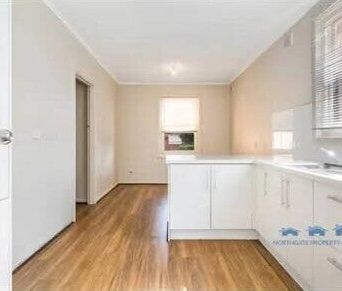 Elizabeth Grove - Photo 2