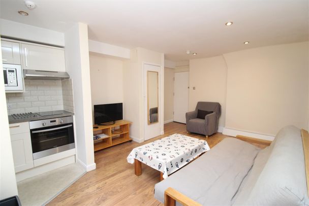 Bedford Square, Brighton - Photo 1