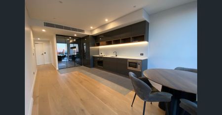 Modern East Facing One Bedroom Penthouse + Study In Ultra Convenient Location - The Siding - Photo 4