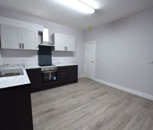 3 bedroom House in Highthorne View Bed), Armley Leeds - Photo 3
