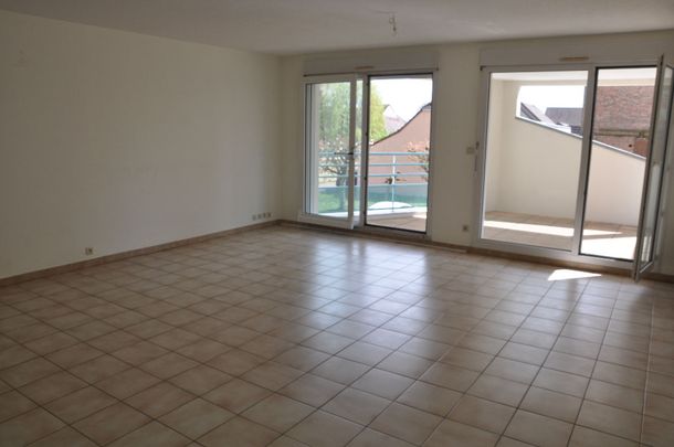 Location Appartement 3 pièces 77m² - Photo 1