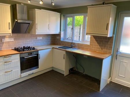 2 bedroom end of terrace house to rent - Photo 5