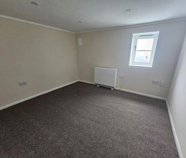 2 bedroom semi-detached house to rent - Photo 6