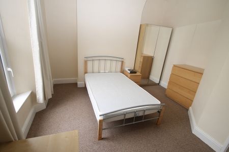 3 Bedroom | 12 Hastings Street, Top Floor Flat, PL1 5BA - Photo 2