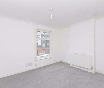 2 bedroom end of terrace house to rent - Photo 5