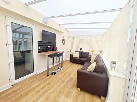 1 bedroom in a house share to rent - Photo 1