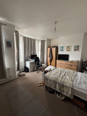Room in a Shared House, Durnsford Road, SW19 - Photo 1
