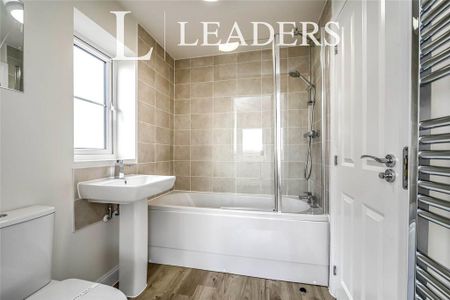 3 bedroom terraced house to rent - Photo 5