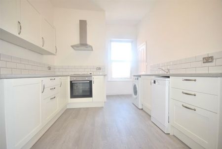 3 bedroom maisonette to rent - Photo 3