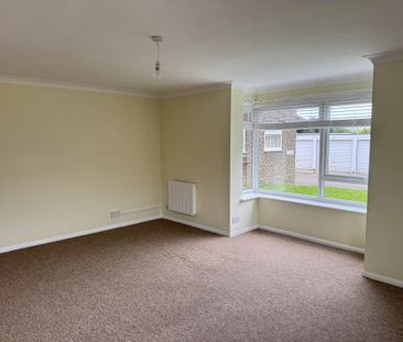 St Peters Crescent, Selsey - Photo 2