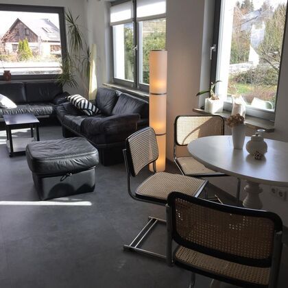 Helle und möblierte Single-Wohnung mit Terrasse in Chemnitz-Adelsberg - Photo 1