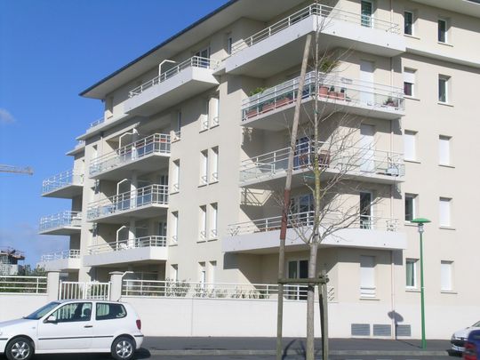 CAEN QUARTIER BEAULIEU STUDIO MEUBLE AVEC BALCON ET PARKING libre 30/05/2025 - Photo 1