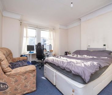 Spacious 3 Bedroom First Floor STUDENT Flat - Photo 3