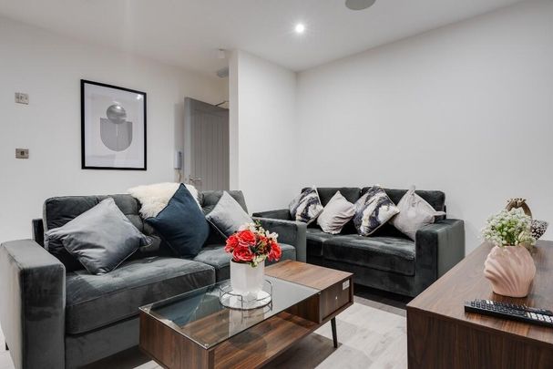 8 bedroom house to rent - Photo 1