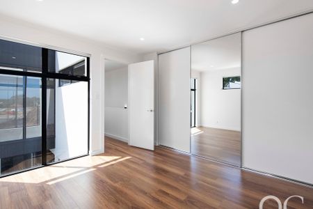 Open the Door to Top end townhouse in Tonsley - Photo 2