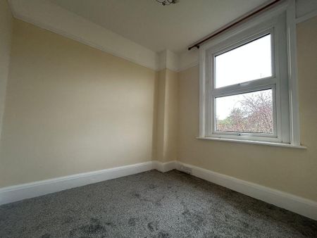 4 bedroom semi-detached house to rent - Photo 2
