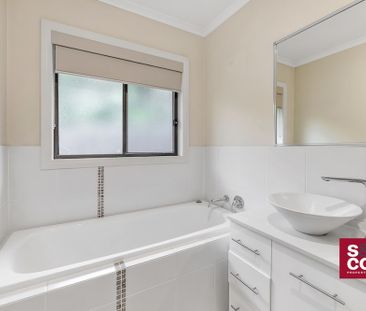 30B Lutana Crescent, Lyons ACT 2606 - Townhouse For Rent | Domain - Photo 1