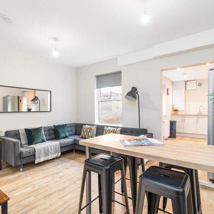 6 bedroom house to rent - Photo 1