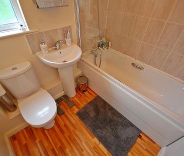 2 bedroom penthouse to rent - Photo 6