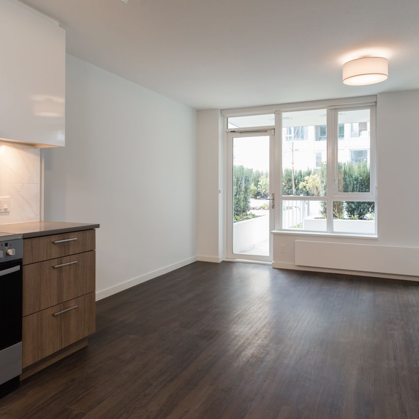 537 Foster Avenue, Coquitlam - Photo 1