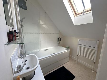 2 bedroom end of terrace house to rent - Photo 4