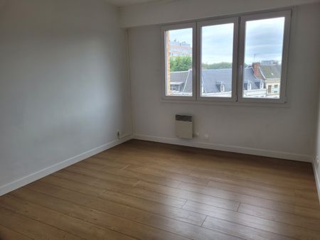 Location Appartement 4 pièces 113m² VALENCIENNES 59300 - Photo 3